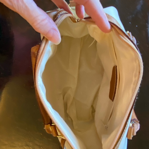 Allen Edward Designed White with Tan Trim Hand/Shoulder Bag - Picture 6 of 7